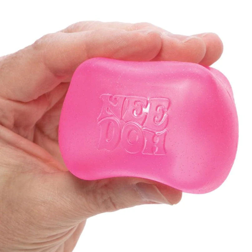 Pink NeeDoh Nice Cube squishy og fidget terning